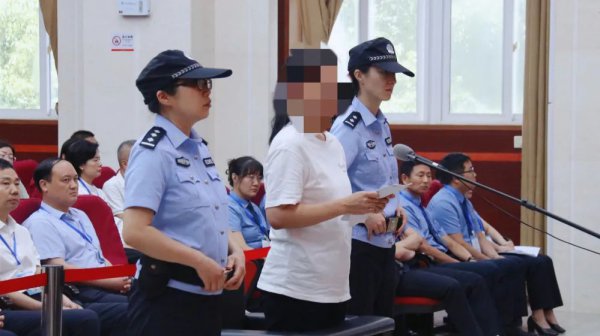 市长带带领班子成员，现场听贪官忏悔